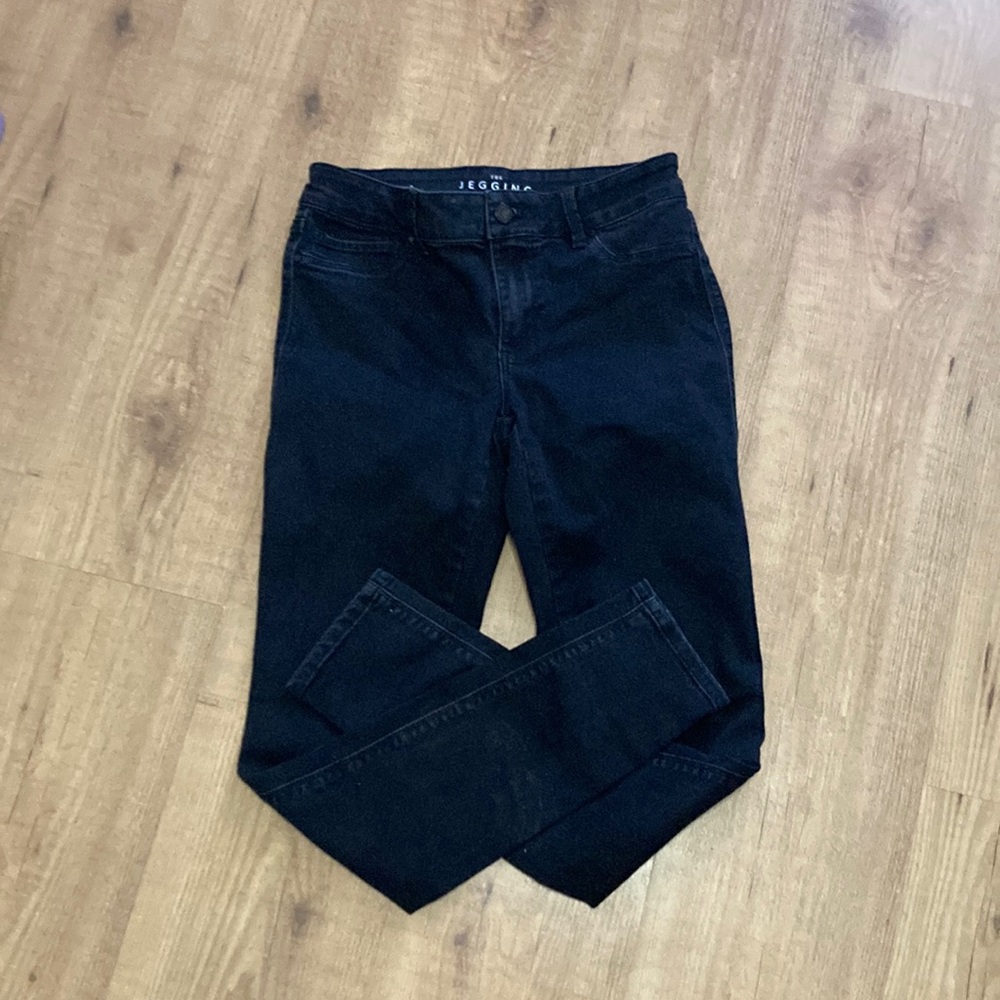 White House black market size 4 Black pants the Jeggings skinny straight